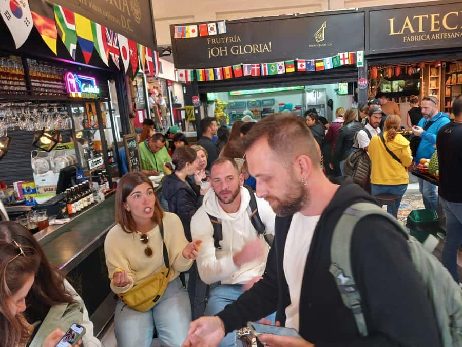 Free Walking Tour Bogotá: Arte, Historia y Café - Walking La Candelaria’s cobbled streets