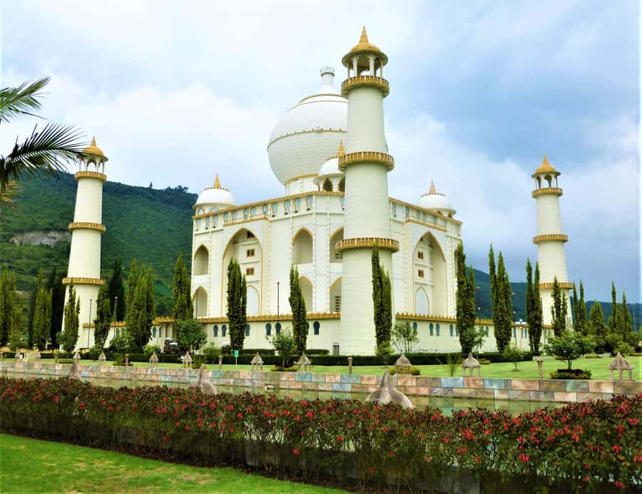 From Bogotá: Jaime Duque Park and Salt Cathedral with Lunch - Why this day trip works from Bogotá
