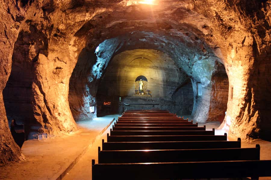 From Bogotá: Jaime Duque Park and Salt Cathedral with Lunch - The guides and private-group advantage