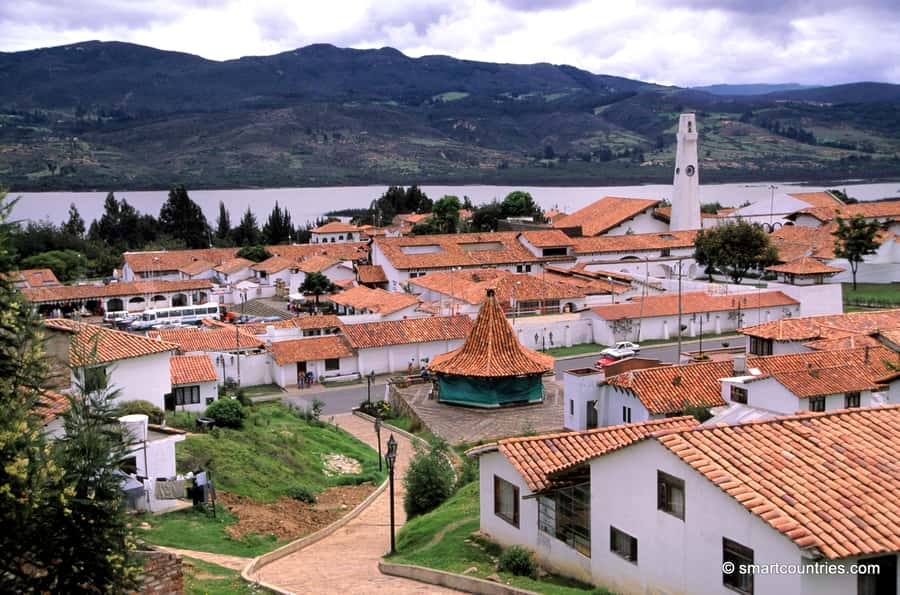 From Bogotá: Lake Guatavita and the El Dorado Legend Tour - The two-hour ride north from Bogotá