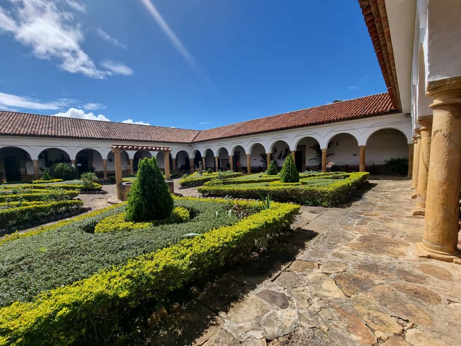 From Bogotá: Private Tour to Villa de Leyva - Ráquira for crafts and a regional lunch