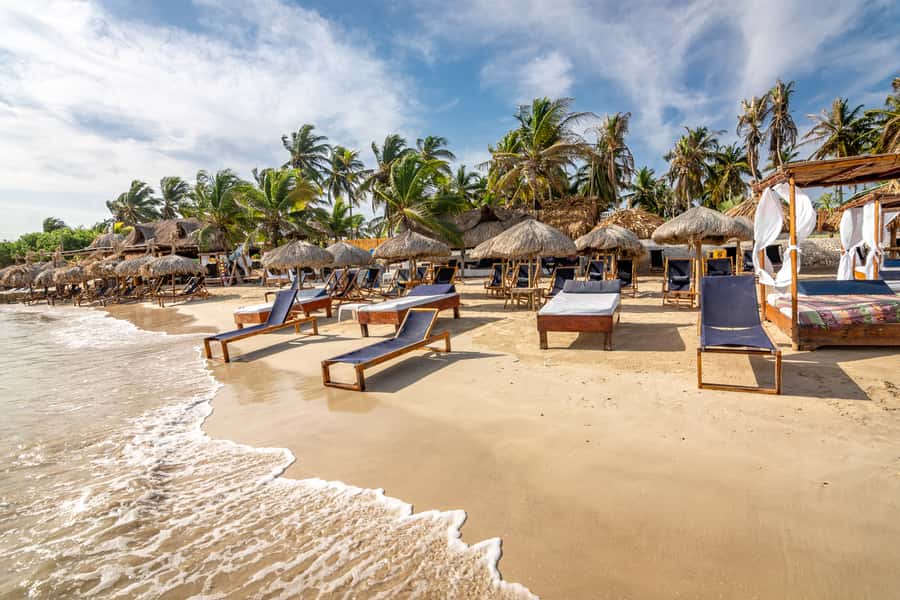 From Cartagena: Palmarito Beach With Buffet Lunch And Pool - Choosing between the beach, pool, and palm kiosks
