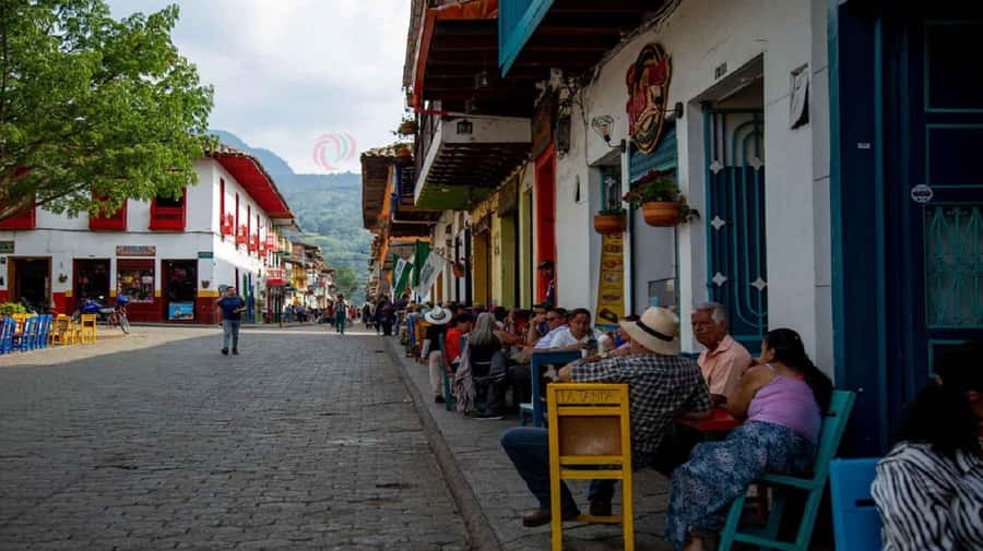 From Medellín: Jardín, Andes, and Hispania Day Trip - Lunch and the Final Walk Through Jardín