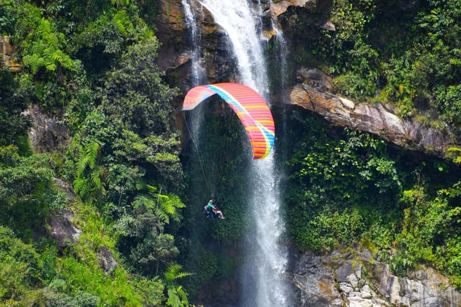 From Medellín: Paragliding Flight and Guatape Tour - Why this Medellín day trip works so well