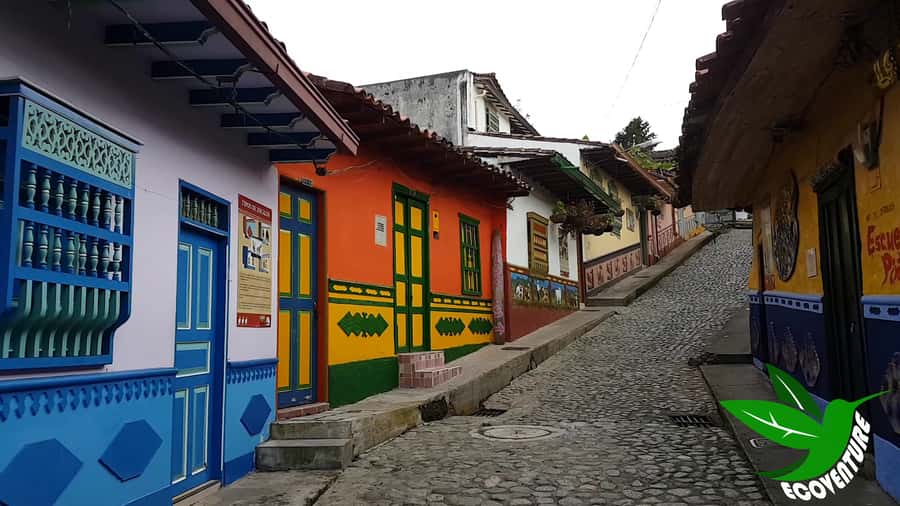 From Medellín: Paragliding Flight and Guatape Tour - Climbing the Stone of Guatapé