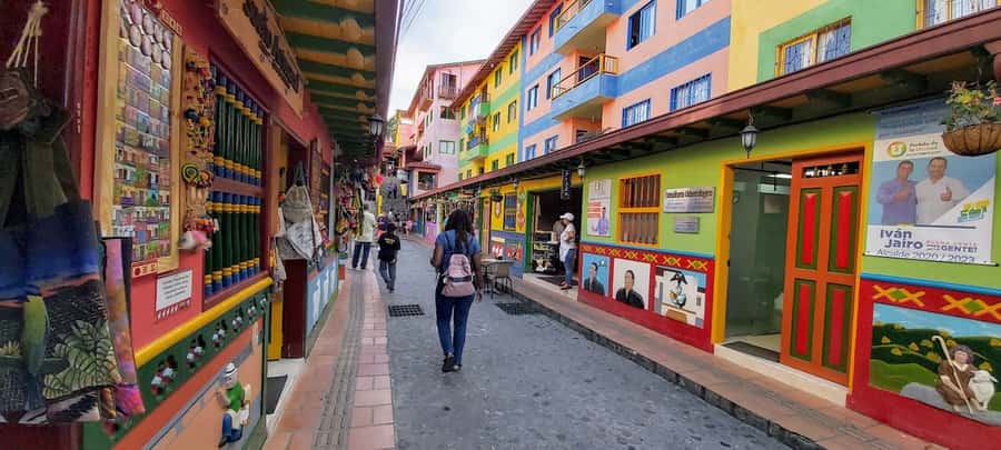 From Medellin: Private Guatape Car Tour with Coffee Tour - The timing problem you should clarify