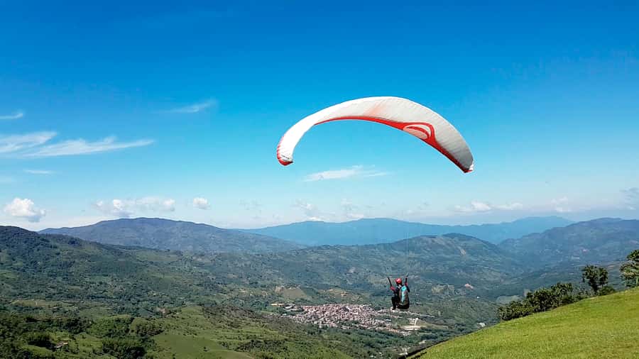 From Medellin: Private Paragliding Tour Over Waterfalls - My verdict: book it for the views, not the clock