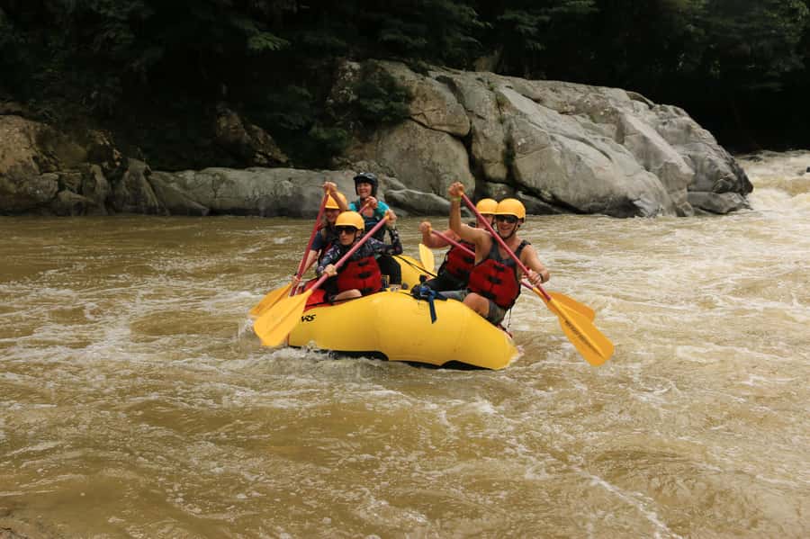 From Medellin: Rafting Experience - The snack break around noon