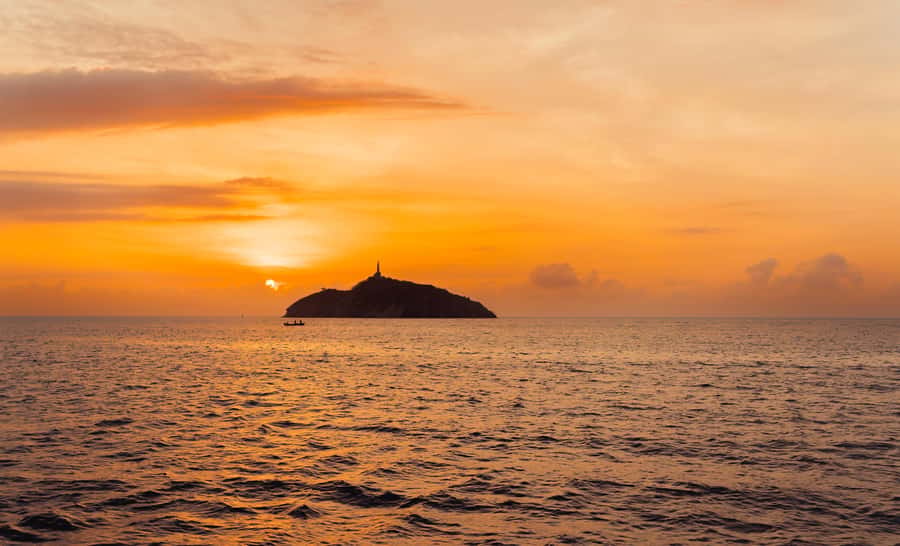 From Santa Marta: Sunset Sailboat Tour with 2 Beverages - Returning to the marina by 8:00 PM