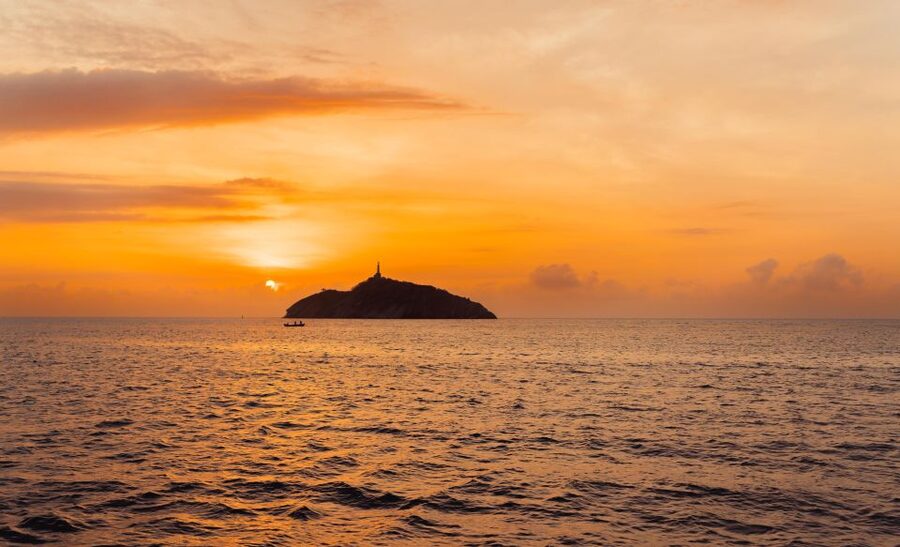 From Santa Marta: Sunset Sailboat Tour with 2 Beverages - Should you book the Santa Marta sunset sail?