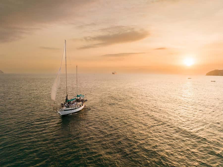 From Santa Marta: Sunset Sailboat Tour with 2 Beverages - Setting sail toward the Santa Marta sunset