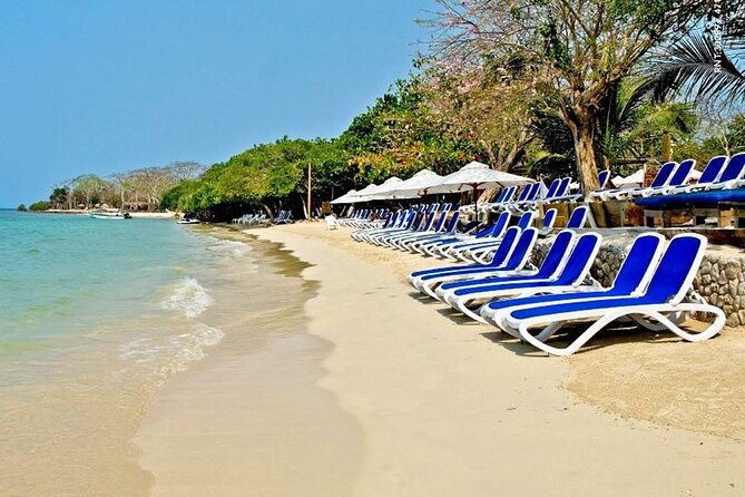 Full day Isla del Encanto - Rosario Islands - A Buffet Lunch With Local Flavors