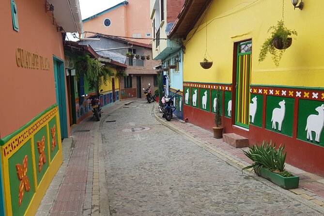 Full Day Private Tour to Guatapé and El Peñol - Who Should Book This Experience?
