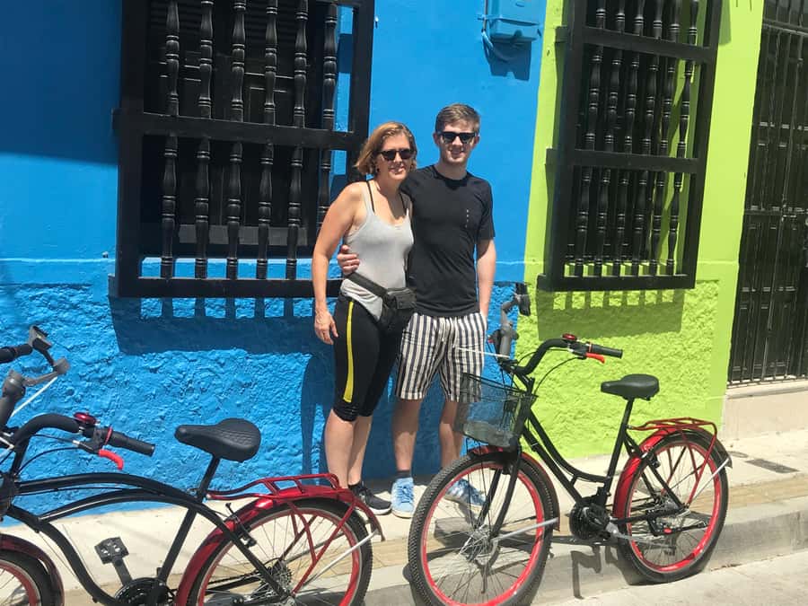 FUN BIKE RIDE WITH LUNCH AT ANTHONY BOURDAIN FAVORITE SPOT - Bazurto Market and the lunch that makes the tour