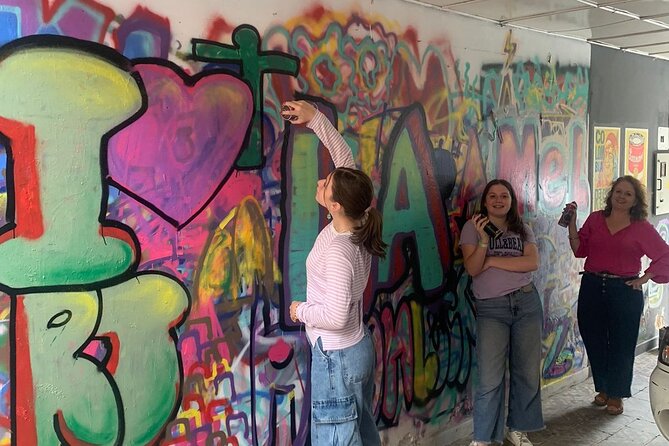 Fun Graffiti Workshop: The Art of Aerosol and Color - Key points at a glance