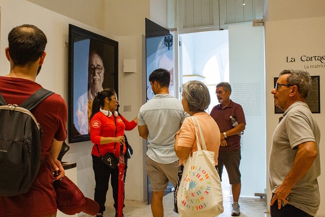 Gabriel Garcia Marquez Shared Tour: the magical Cartagena - Starting at Plaza Santo Domingo at 4 p.m.