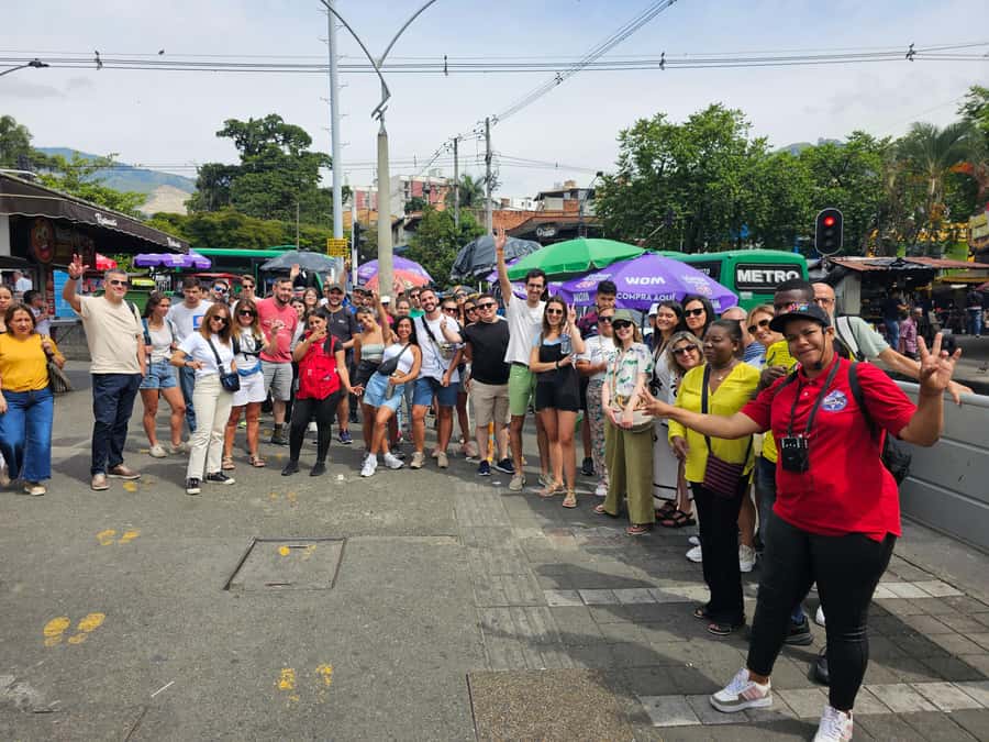Graffiti Tour comuna 13 and cable car (made by local guides) - Meeting your guide at San Javier Metro Station