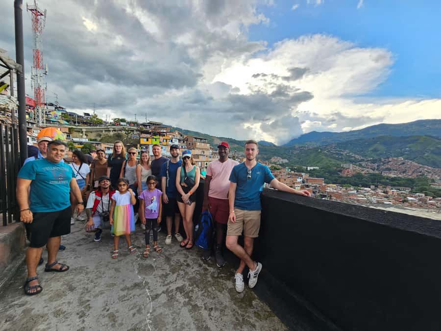 Graffiti Tour comuna 13 and cable car (made by local guides) - Break dance and rap bring the streets to life