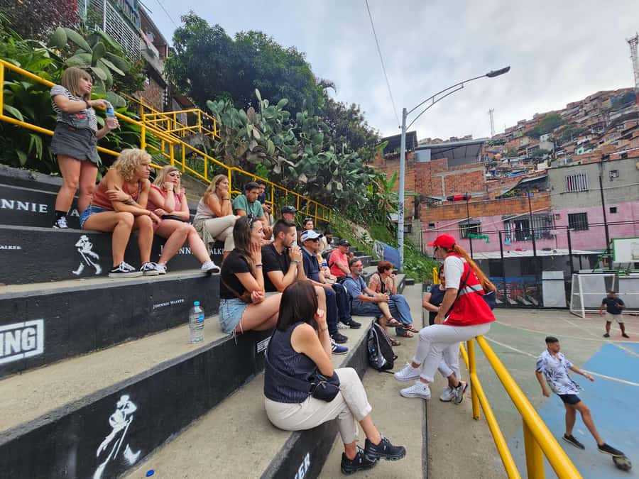 Graffiti Tour comuna 13 and cable car (made by local guides) - The mass grave mountain and a serious final conversation