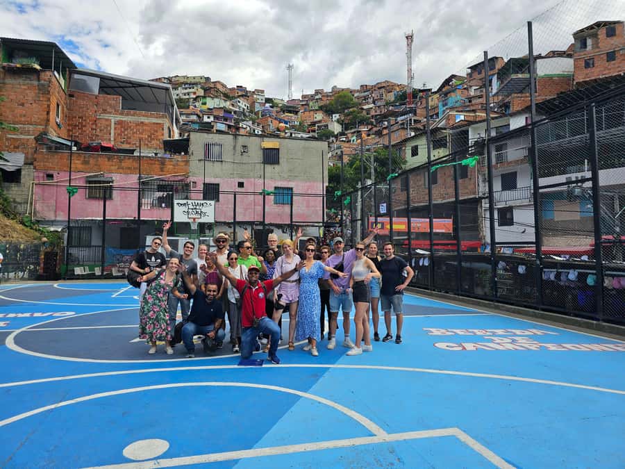 Graffiti Tour comuna 13 and cable car (made by local guides) - The cable car gives Medellín a proper introduction