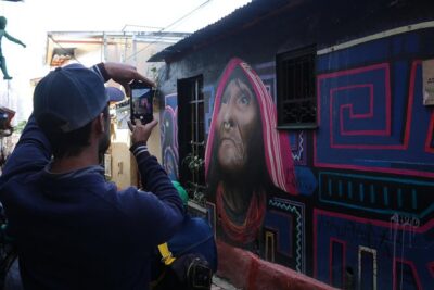 Graffiti Tour in La Candelaria Bogotá with Transportation