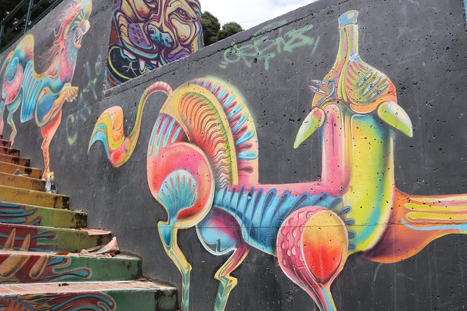 Graffiti Tour in La Candelaria Bogotá with Transportation - What the private format adds