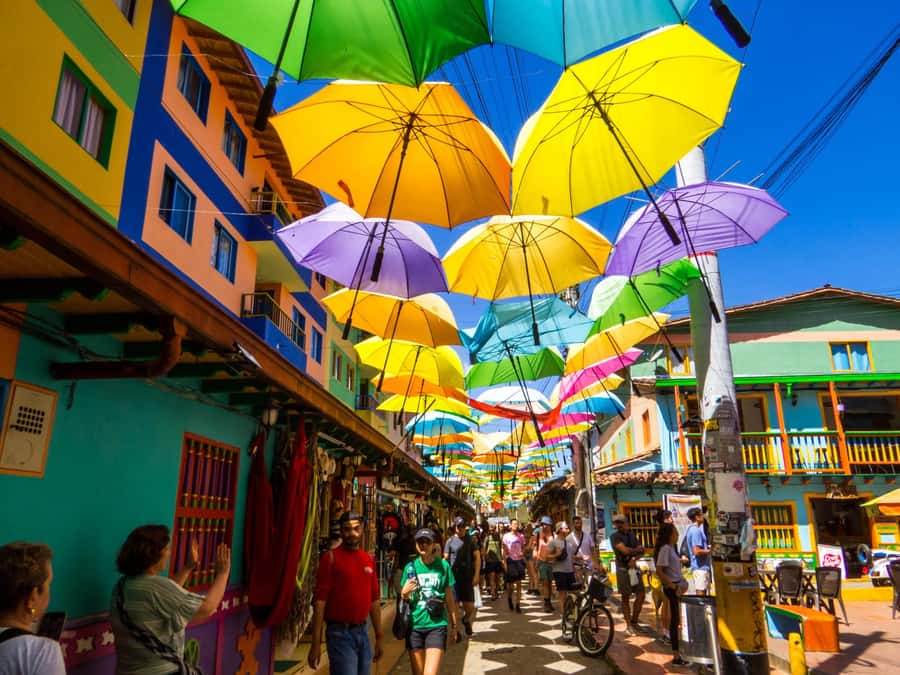 Guatape and El Peñol Rock Tour: Private or Shared - Leaving Medellín for El Peñol