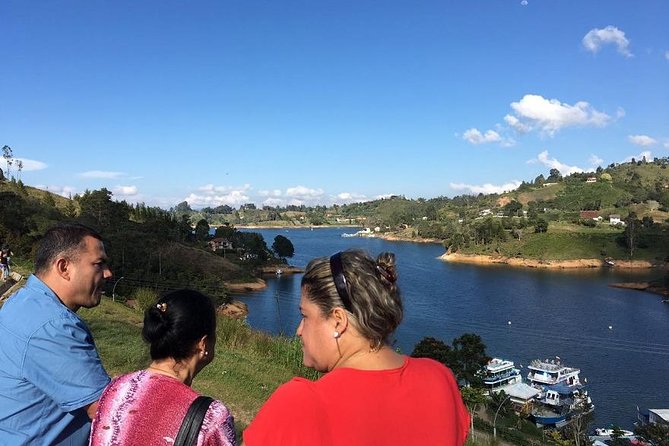 Guatape and Peñol Rock Full-Day Tour - Walking Beside the Guatapé Dam