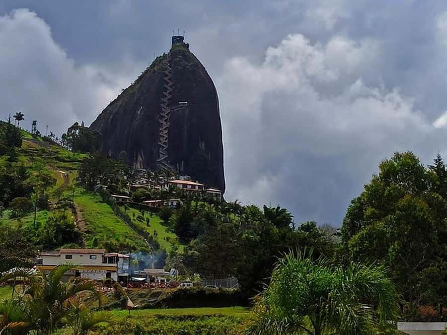 Guatapé & Coffee Farm, all in one day - Climbing More Than 700 Steps at Piedra del Peñol