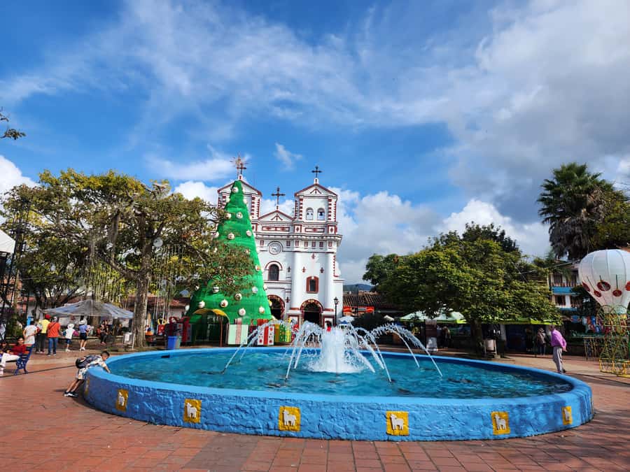 Guatape Coffee Villa including Rock Town & Waterfall - A cold pause at the secluded waterfall