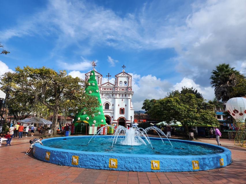 Guatape Coffee Villa including Rock Town & Waterfall - Learning coffee at a mountain villa