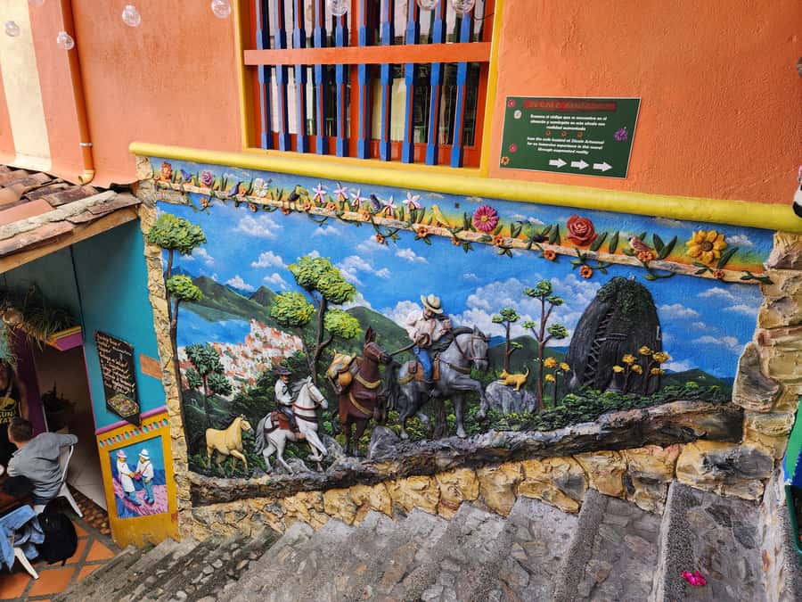 Guatape Coffee Villa including Rock Town & Waterfall - Lunch beside the lake, with Paisa food