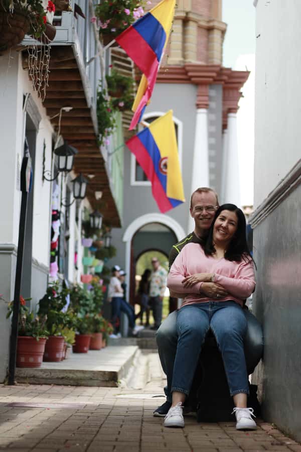 Guatapé: Day trip with Transport, Food & Boat - A slower hour on Guatapé’s lake