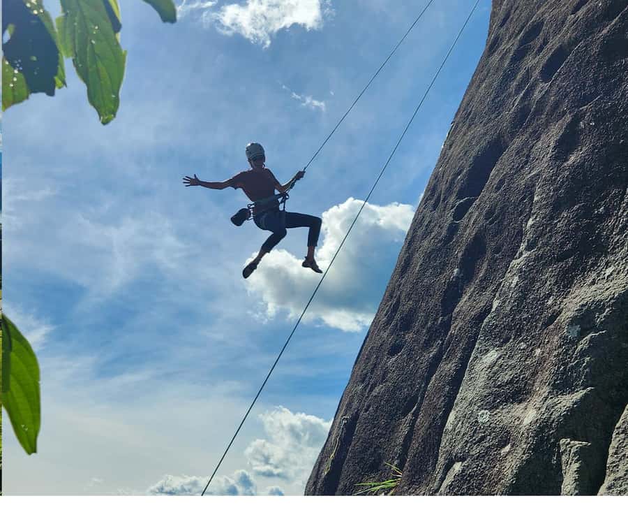 Guatapé: Iconic rock climbing for beginners and experts. - Two climbing routes for different ability levels