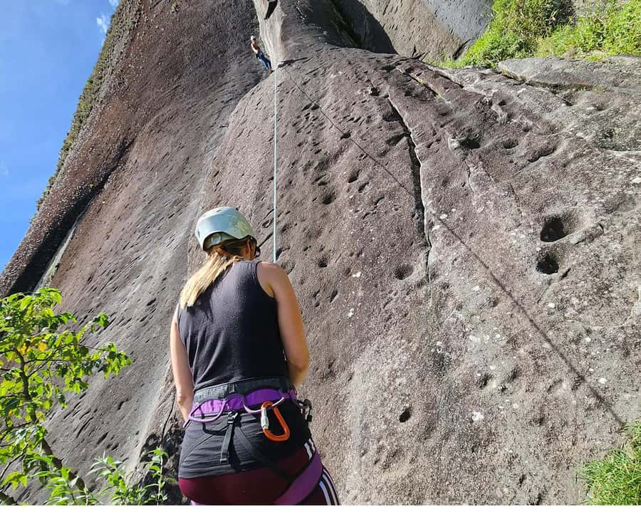 Guatapé: Iconic rock climbing for beginners and experts. - The 30-meter via ferrata changes the rhythm