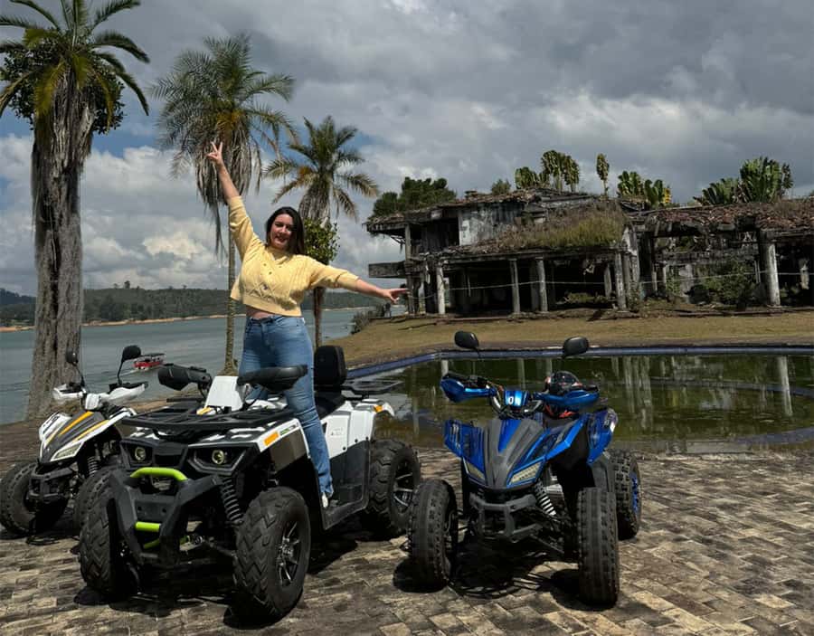 Guatapé Tour by Chiva + Visit to Pablo Escobar's Hacienda - Key points to know before booking