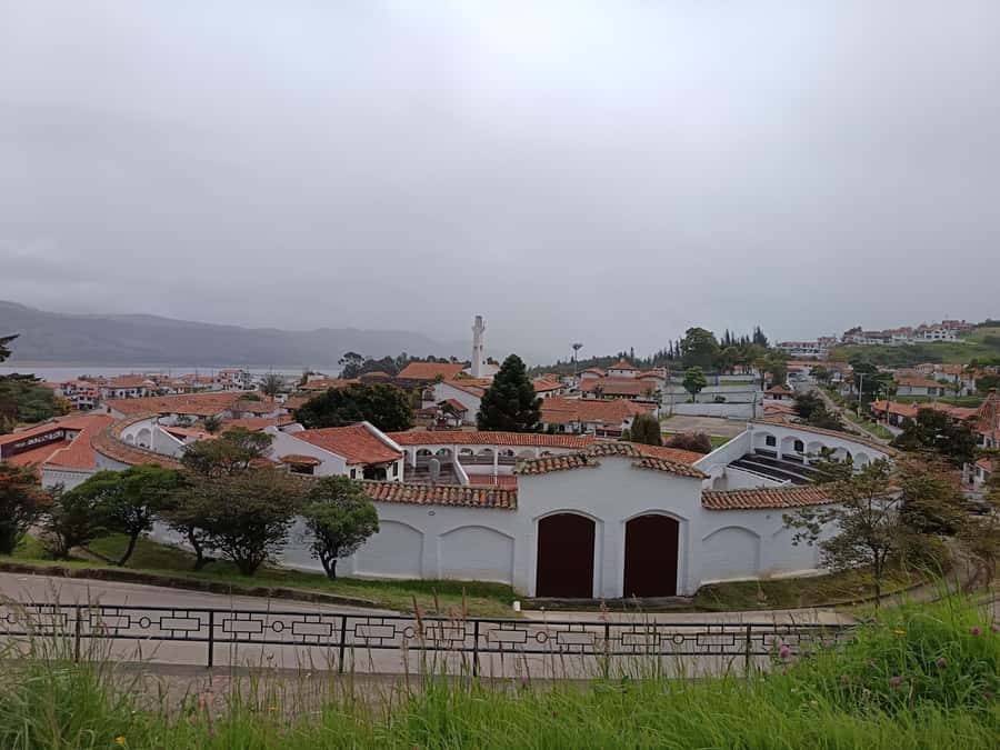 Guatavita Lagoon + Casa loca + Pueblo+ Salt Cathedral - The human side of the experience