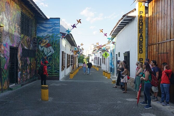 Historical Shared Tour Salsa, Graffiti & Resistance in Cali - Beneficencia and Calle de la Escopeta