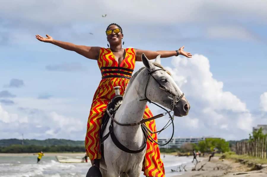 HORSE TOUR IN CARTAGENA BEACH - Why this beach ride works so well