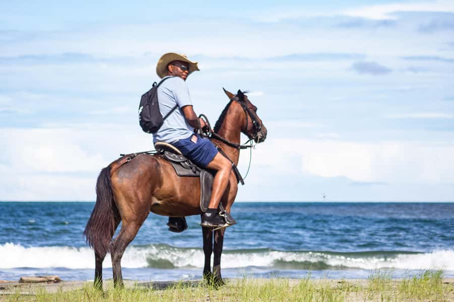 HORSE TOUR IN CARTAGENA BEACH - The drive from Cartagena to Manzanillo del Mar