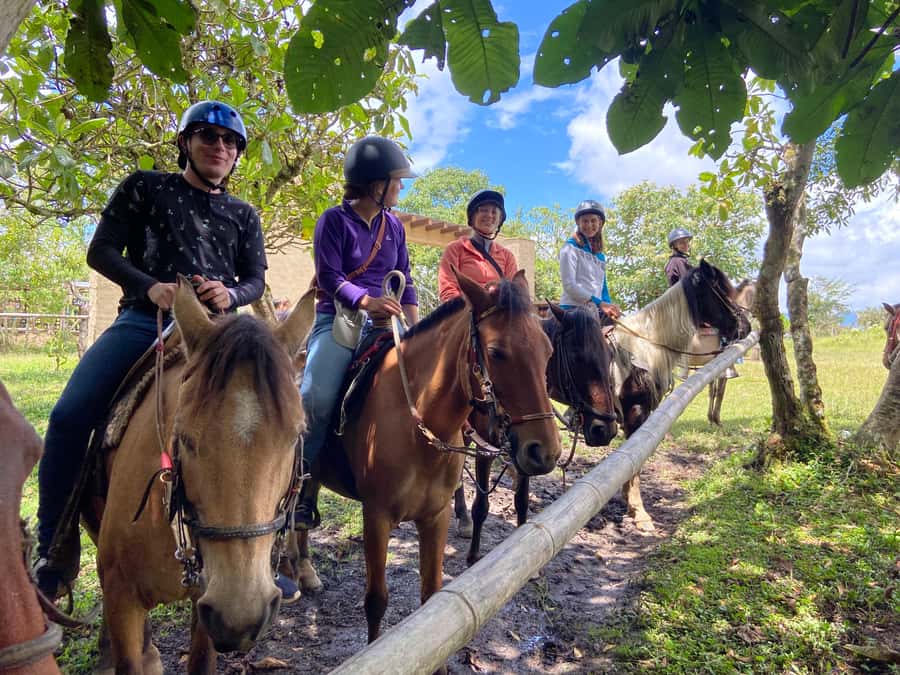 Horseback Riding Tour and visit to Tablón, Chaquira, Pelota - Horse comfort, fitness, and who should book