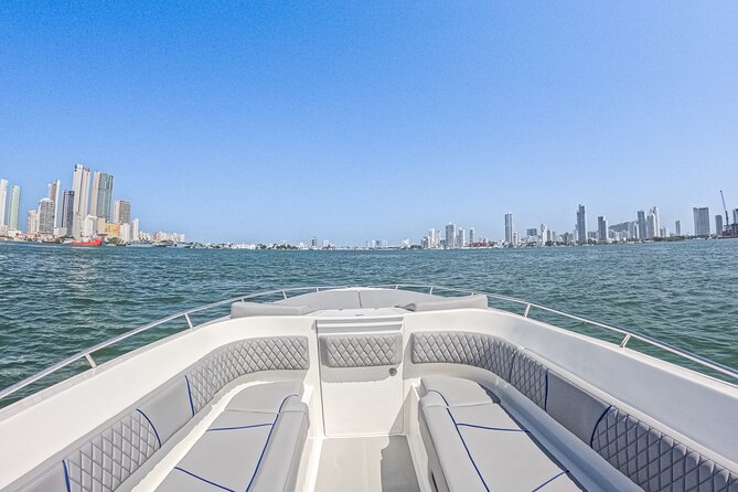 Large Boat Rental in Cartagena de Indias - The Bravo 410: what the boat means for your day