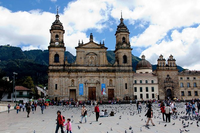 Layover Bogotá Private Tour + Transfer in & Out (4 Hrs.) - La Candelaria: Bogotá’s old center in 20 minutes