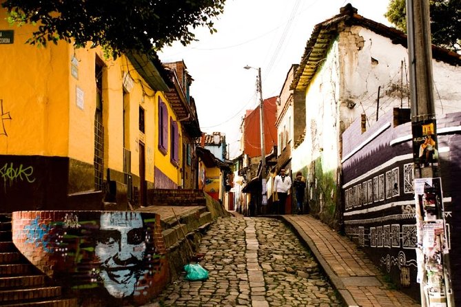 Layover Bogotá Private Tour + Transfer in & Out (4 Hrs.) - The guides can make the short route work