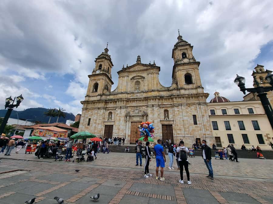 Layover City Tour or Conexion in Bogota - La Candelaria and Simon Bolivar Square