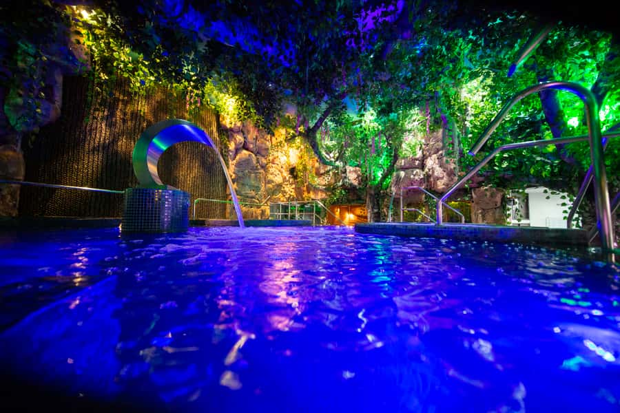 MedelIín: Full Body Massage and Water Therapy Experience - Who should choose this experience?