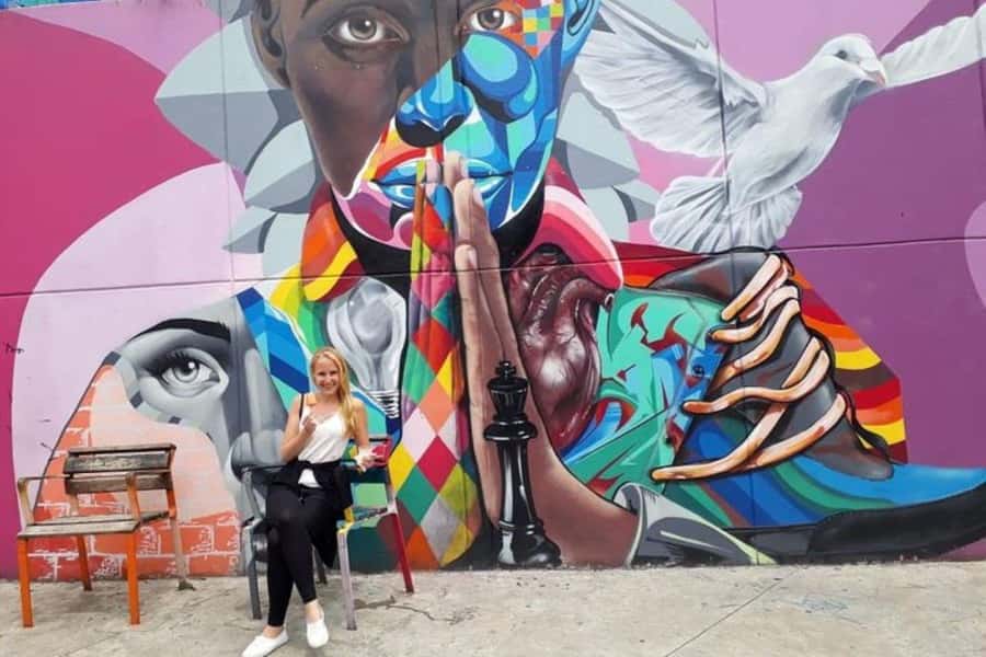 Medellín: 5.5-Hour Guided Private City Tour - Comuna 13, escalators, and street art