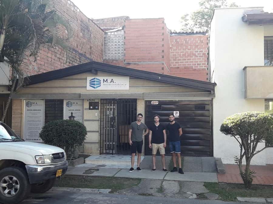 Medellin and Guatape Full Day Pablo Escobar Tour - What this tour is really about
