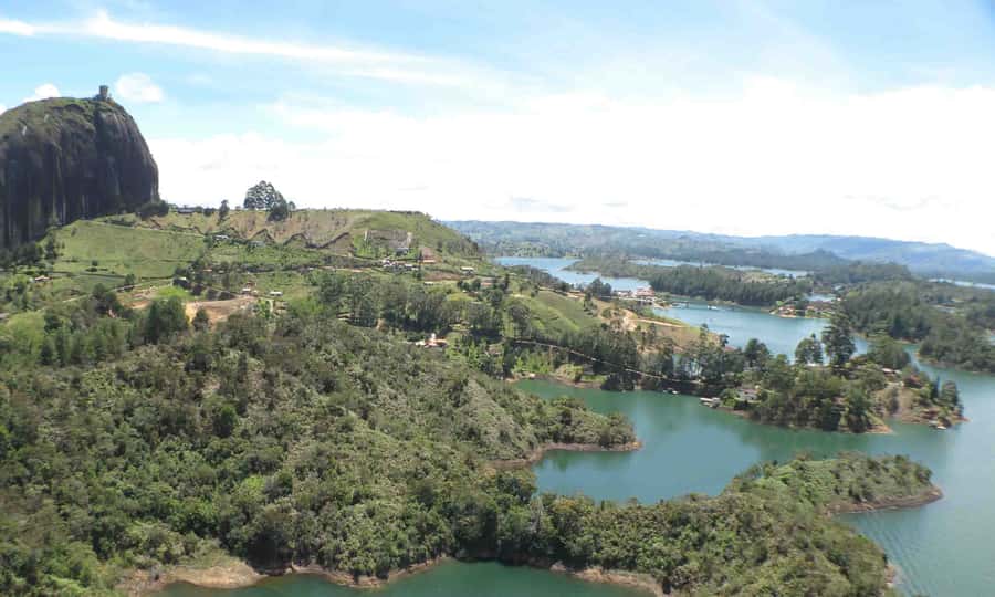 Medellin and Guatape Full Day Pablo Escobar Tour - El Peñol: a dramatic change of scenery
