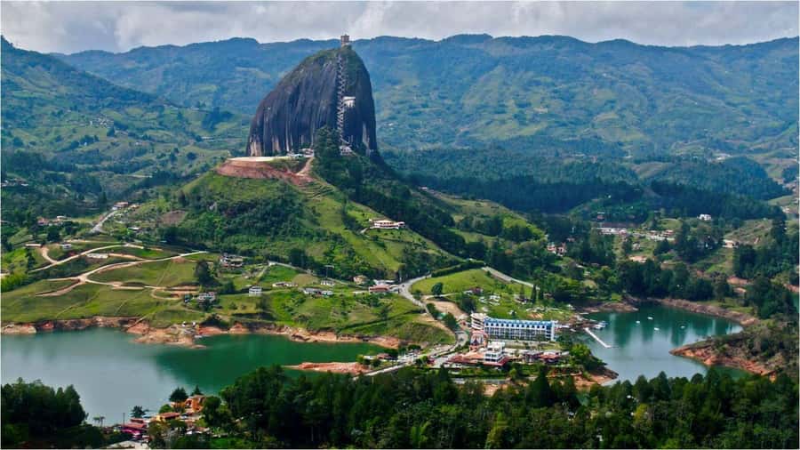 Medellin and Guatape Full Day Pablo Escobar Tour - Reaching La Manuela by private boat